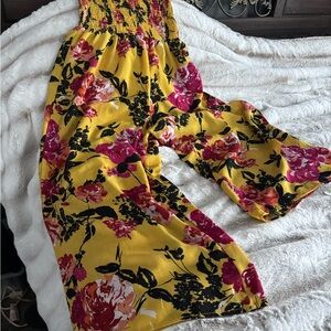 Very beautiful jumpsuit pants , wide leg. Says 1x but is more like a Lg/xl
